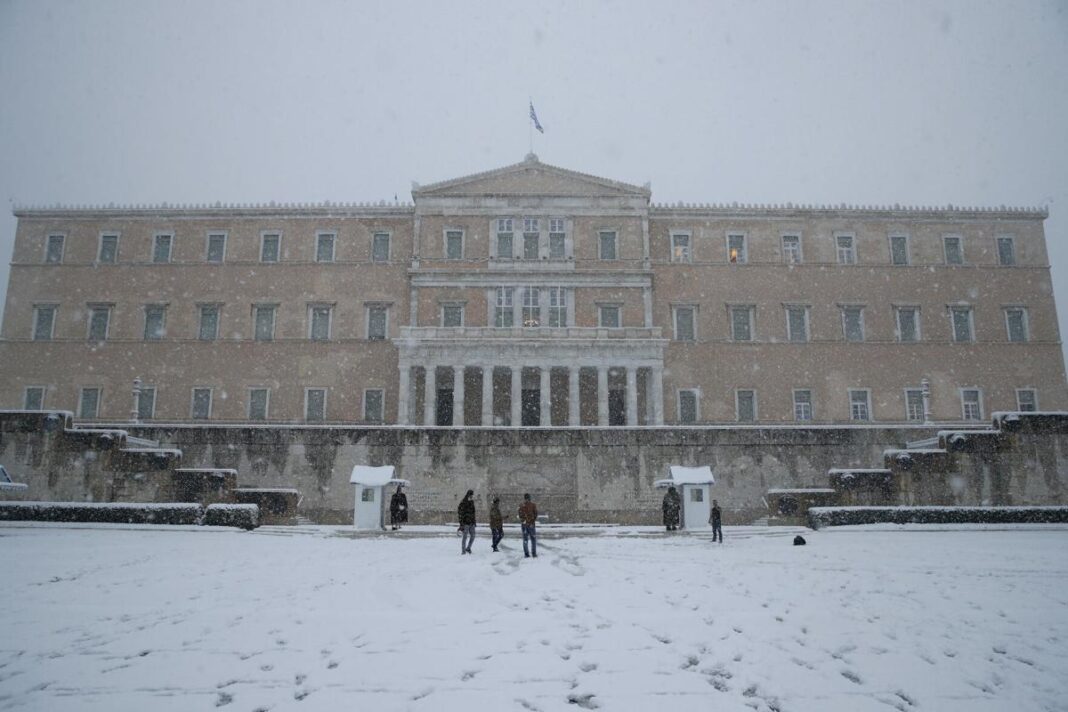 VACCINE DELAYS IN ATHENS DUE TO SNOWSTORMS